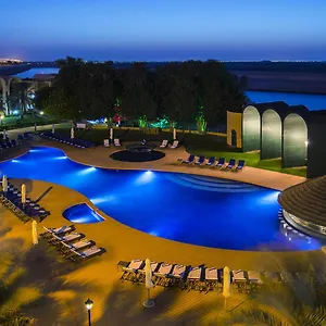 4* Курортный комплекс Golden Tulip Al Jazira &